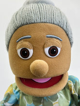 Load image into Gallery viewer, 14" Granny Hispanic (IMPERFECT 1217)
