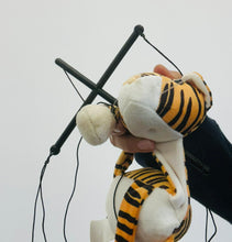 Load image into Gallery viewer, Tiger small marionette (IMPERFECT 1258)
