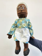 Load image into Gallery viewer, 25&quot; Granny Black (Imperfect 847)
