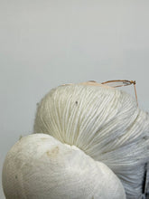 Load image into Gallery viewer, 28&quot; Granny Peach (Imperfect 944)
